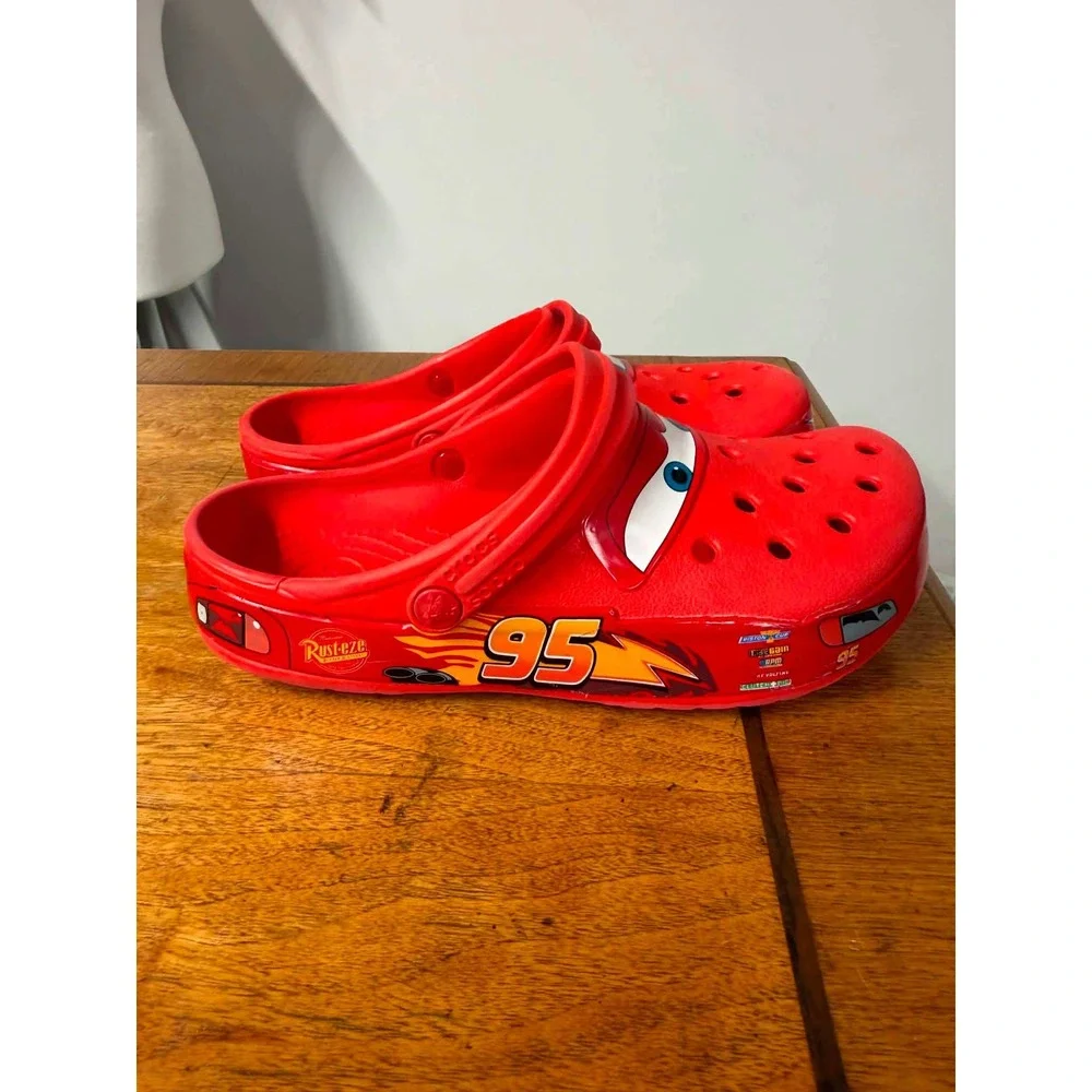 Crocs Mens 7 Womens 9 Red Clogs Lightning McQueen Disney Pixar Cars 95 Racing